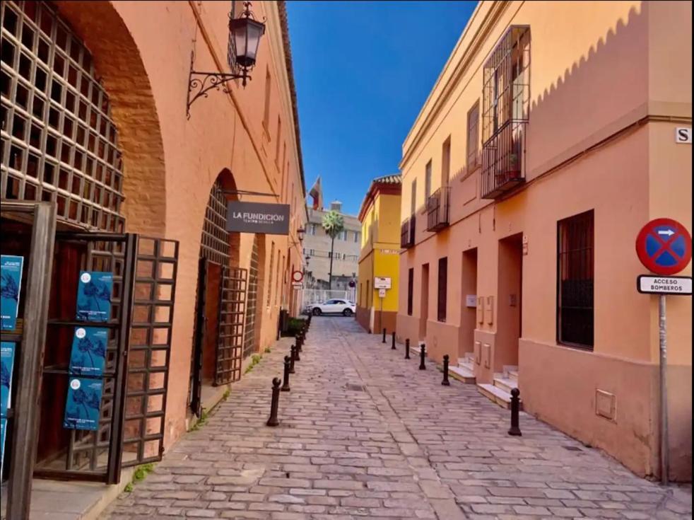 Apartamento Torre De La Plata Seville Exterior photo
