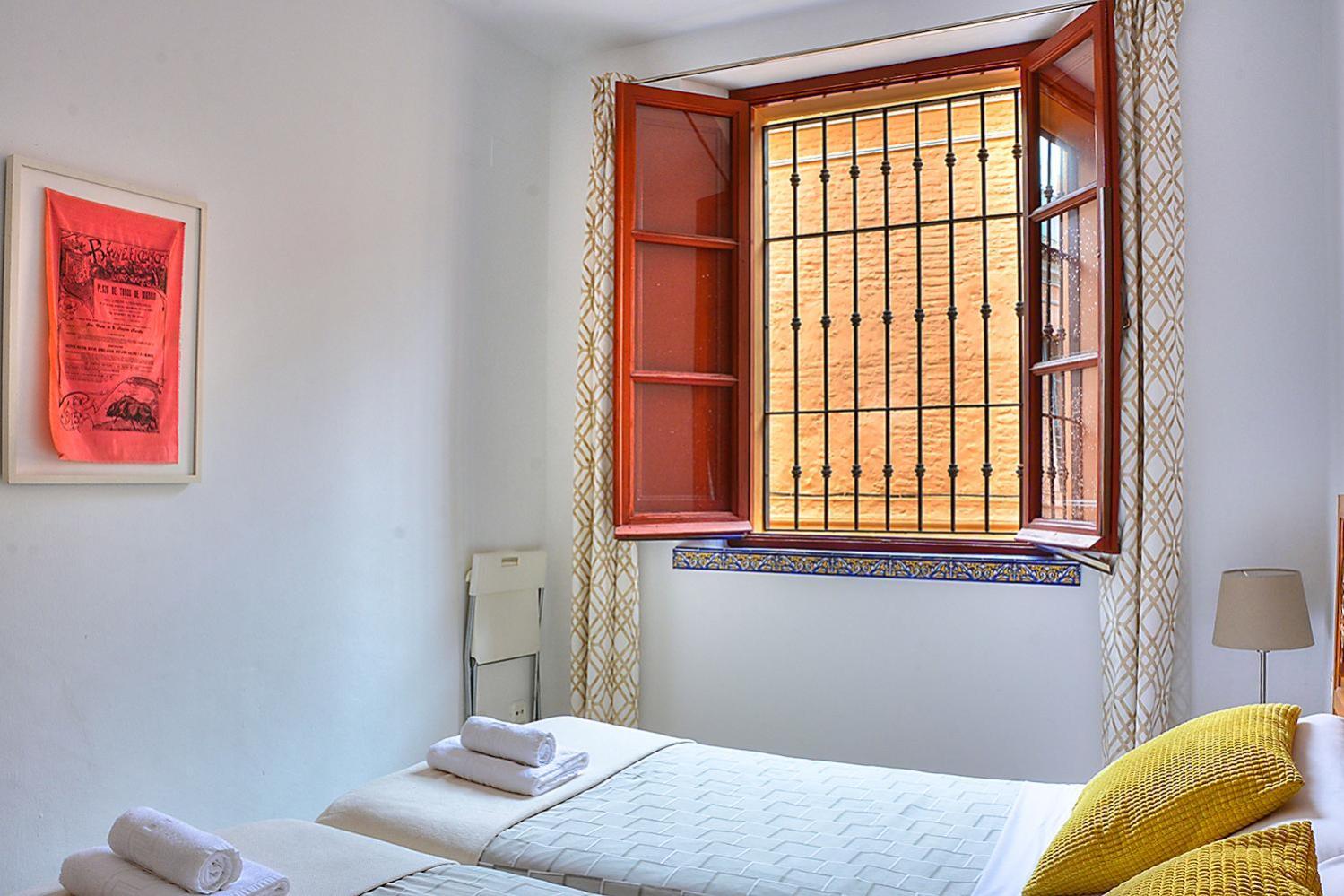 Apartamento Torre De La Plata Seville Exterior photo